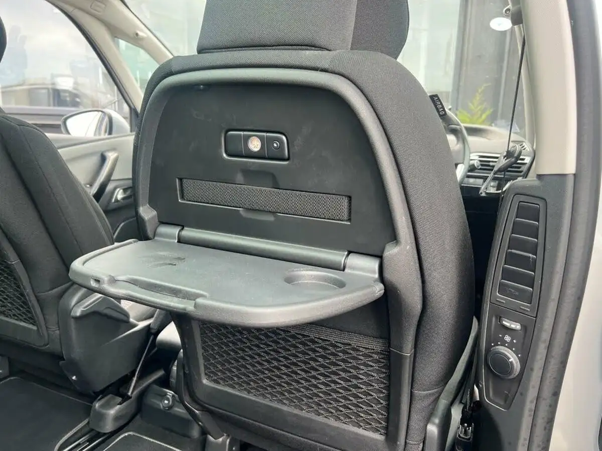 2015-citroen-grand-c4-picasso-20bluehdi-exclusive-eat6-big-18
