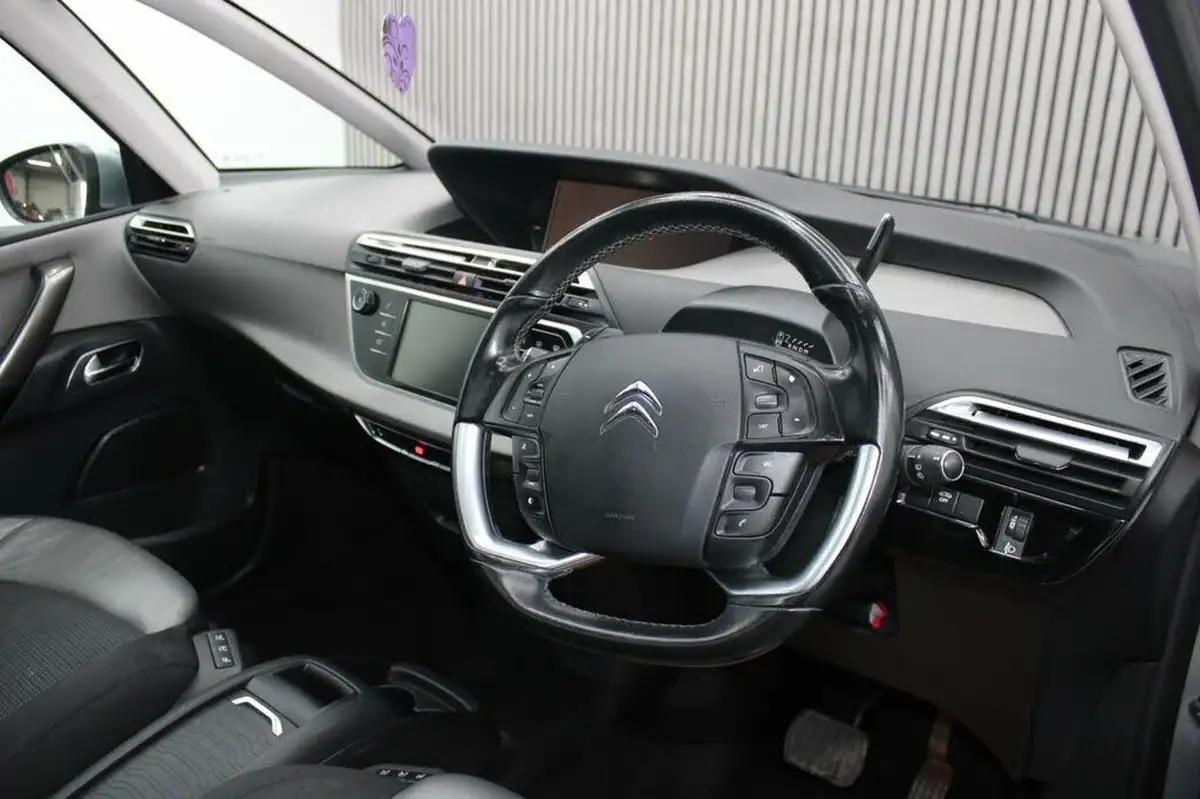 2018-citroen-c4-picasso-16bluehdi-flair-eat6-big-1