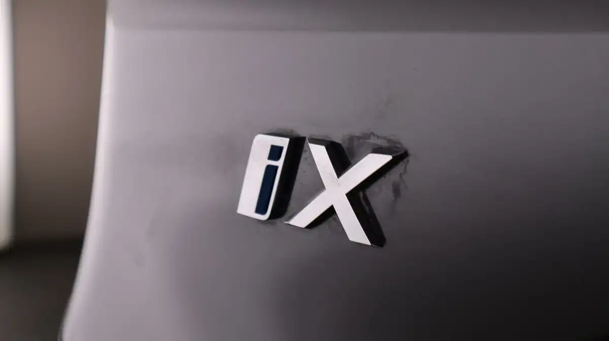 2022-bmw-ix-e-xdrive-40-sport-big-21