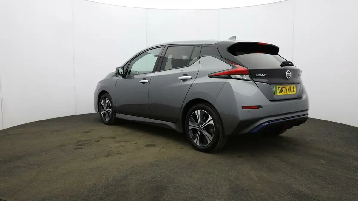 2021-nissan-leaf-e-tekna-big-46