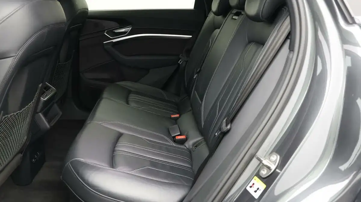 2021-audi-e-tron-55e-s-line-sportback-big-15