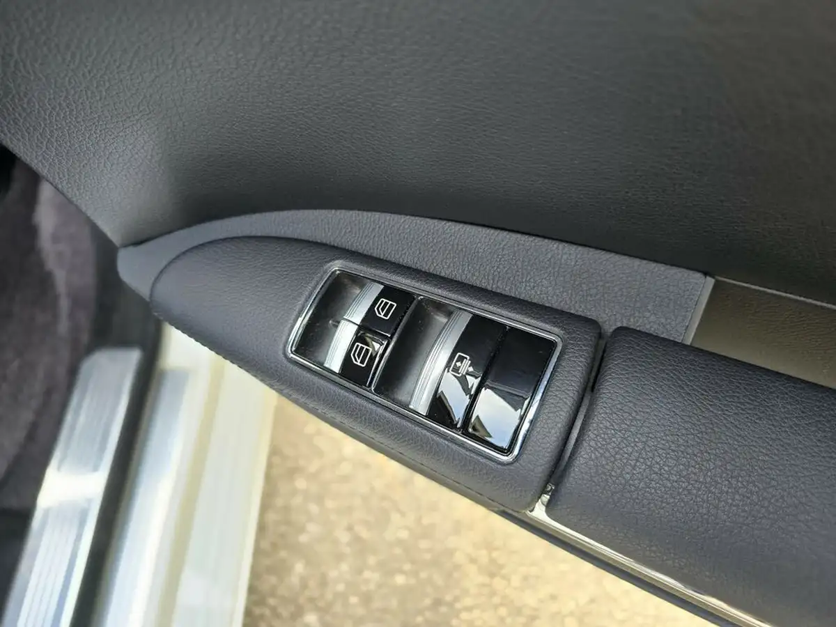 2011-mercedes-benz-s-class-55-s500-big-16