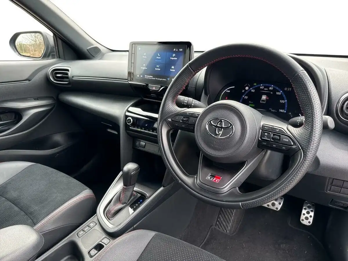 2023-toyota-yaris-cross-15-vvt-i-gr-sport-big-11