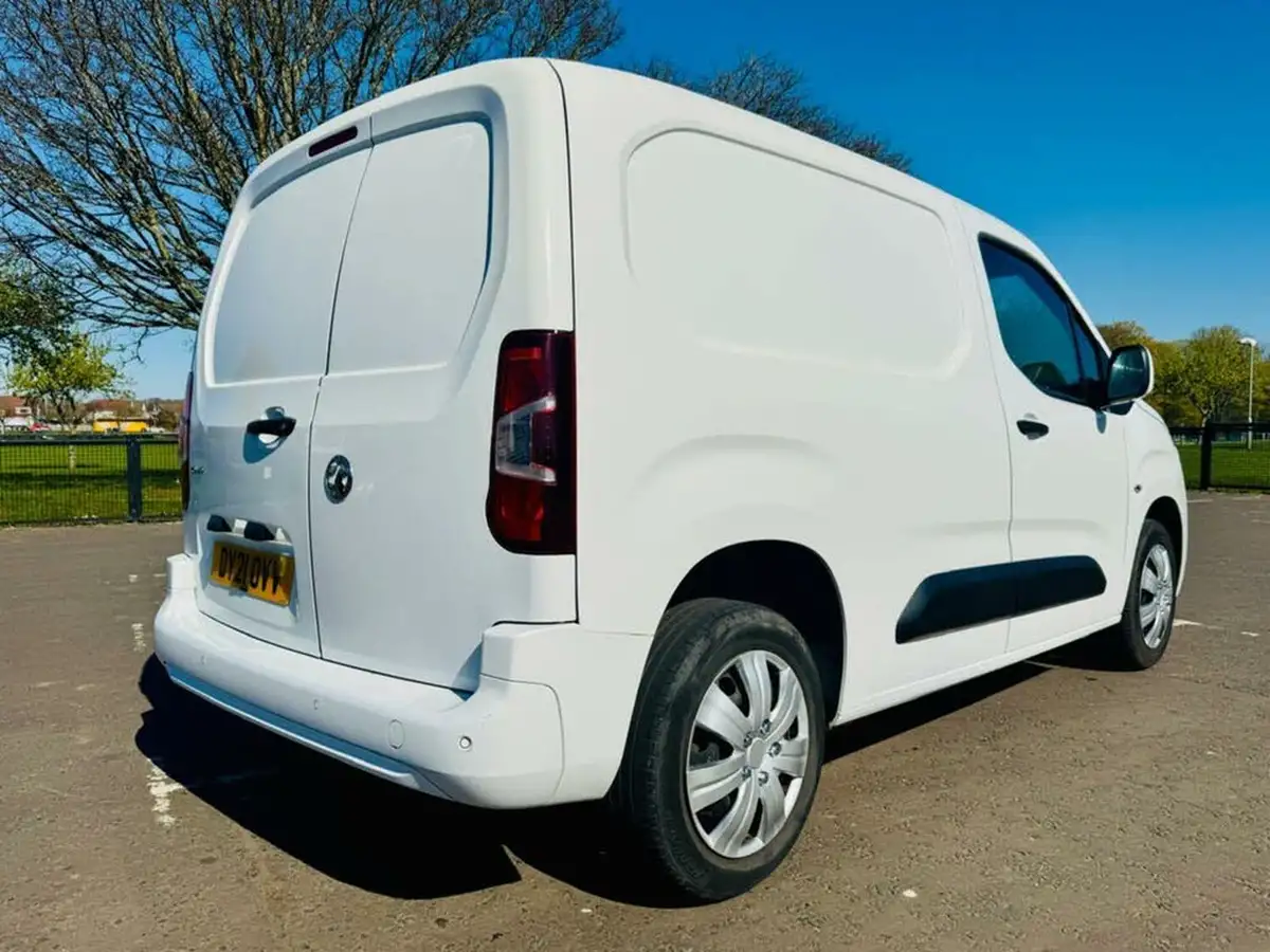 2021-vauxhall-combo-15cdti-sportive-2300-100pseu6dt-l1h1-panel-big-6