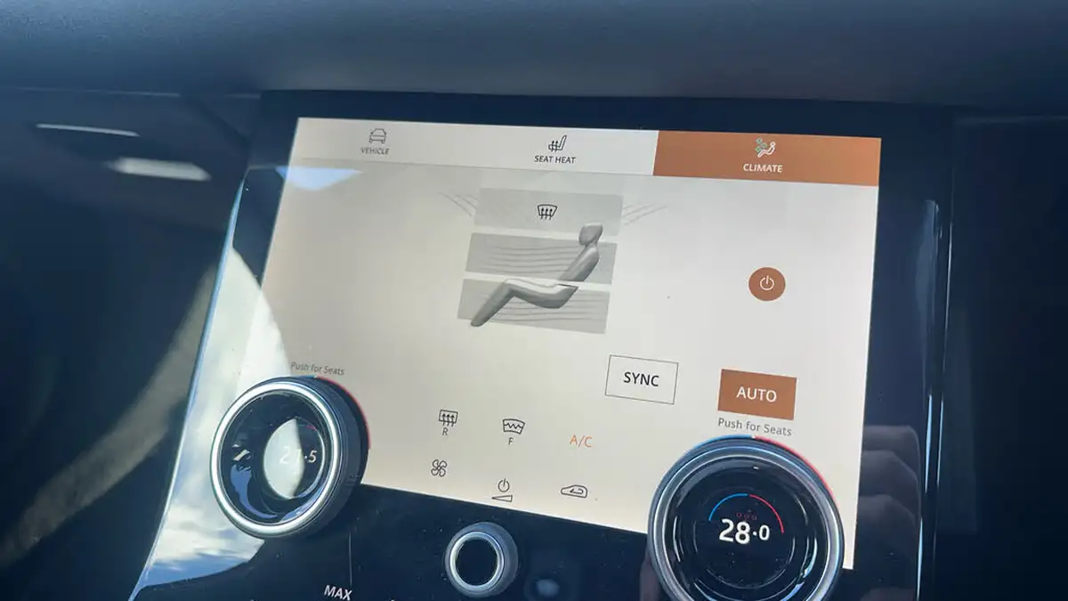 2022-land-rover-range-rover-evoque-15-p300e-r-dynamic-se-big-27
