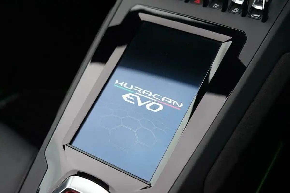 2022-lamborghini-huracan-52-evo-big-19