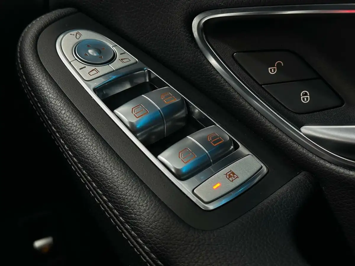 2015-mercedes-benz-c-class-21cdi-c300-amg-line-premiumss-saloon-4d-big-17