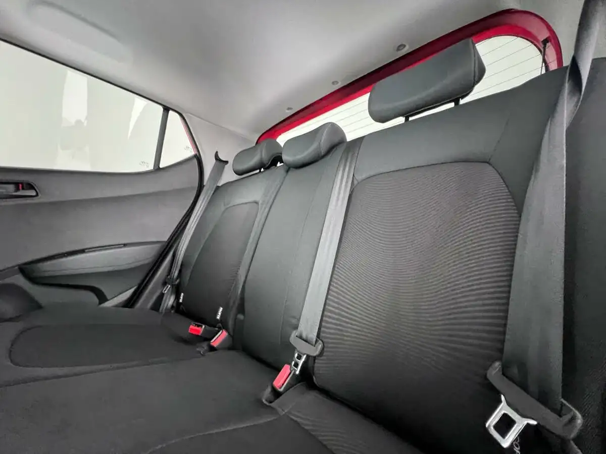 2019-hyundai-i10-10-play-big-12