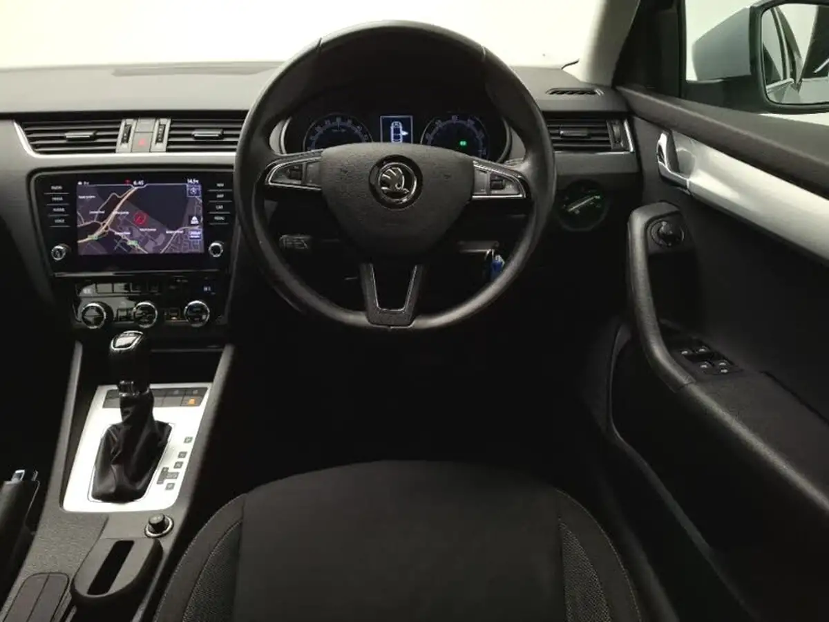 2018-skoda-octavia-16tdi-se-technology-scr-hatchback-dsg-big-6