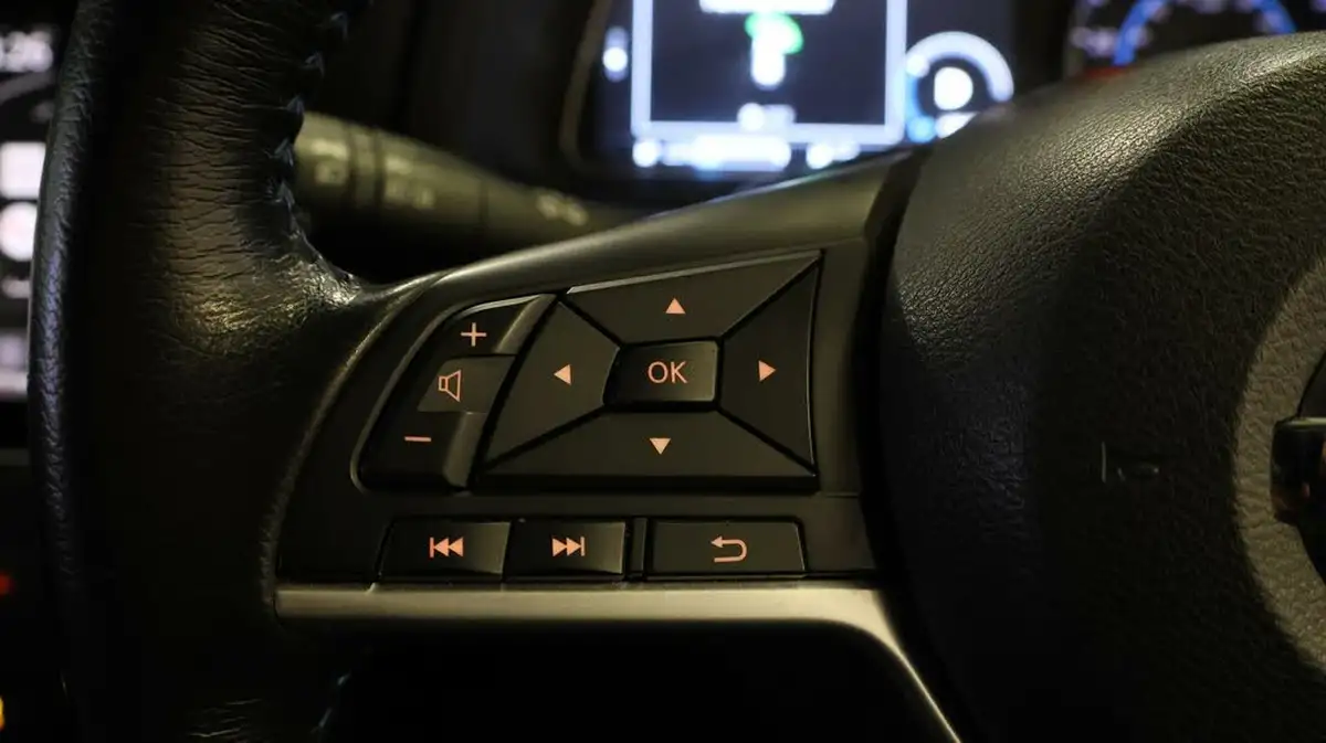 2021-nissan-leaf-e-tekna-big-21