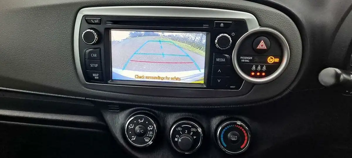 2013-toyota-yaris-133-tr-vvt-i-5d-big-18