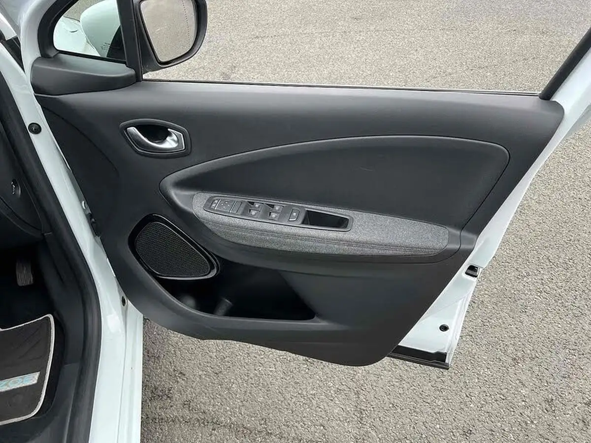 2021-renault-zoe-e-iconic-110ps-r110ev50-rapid-charge-big-17