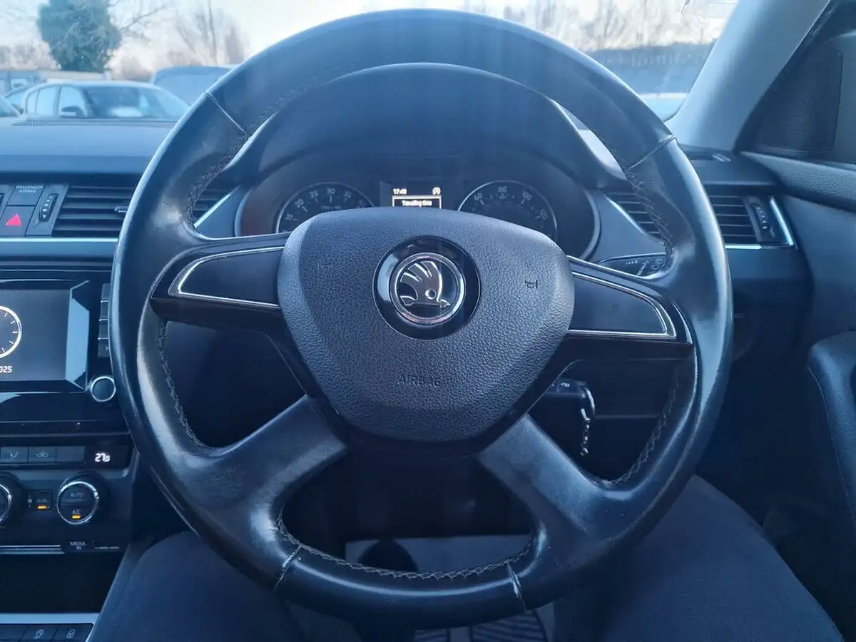 2014-skoda-octavia-16tdi-se-hatchback-big-26