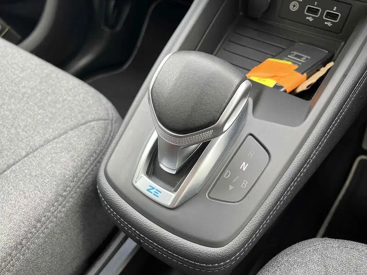 2021-renault-zoe-e-iconic-110ps-r110ev50-rapid-charge-big-40