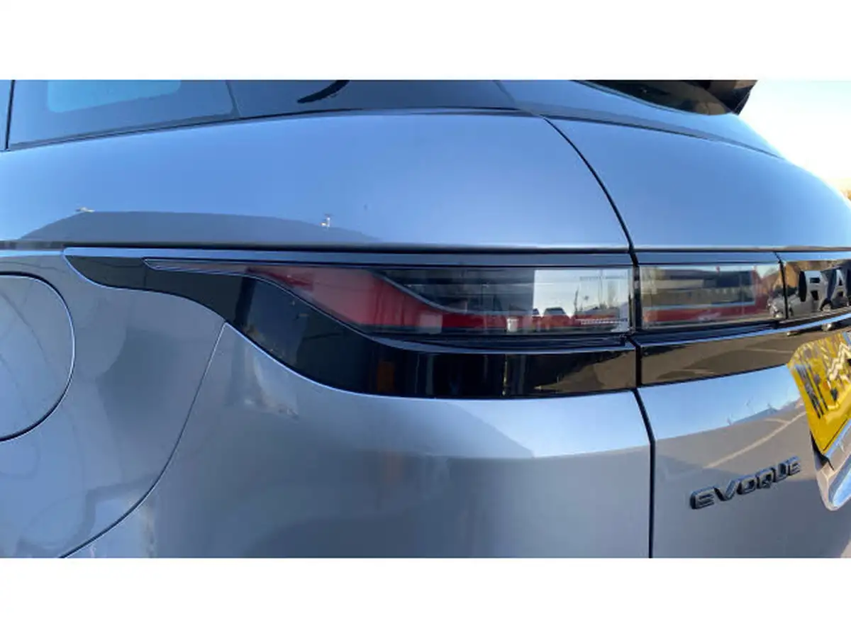2024-land-rover-range-rover-evoque-15-p300e-dynamic-se-big-18