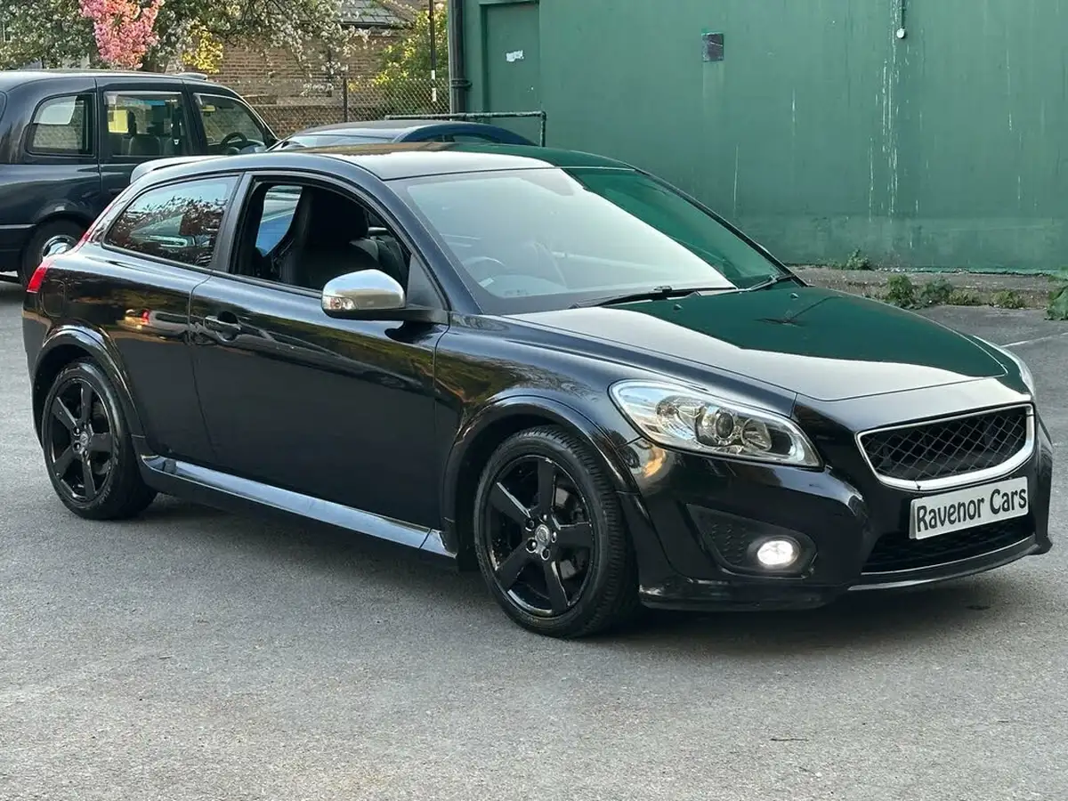 2012-volvo-c30-20-r-design-big-14