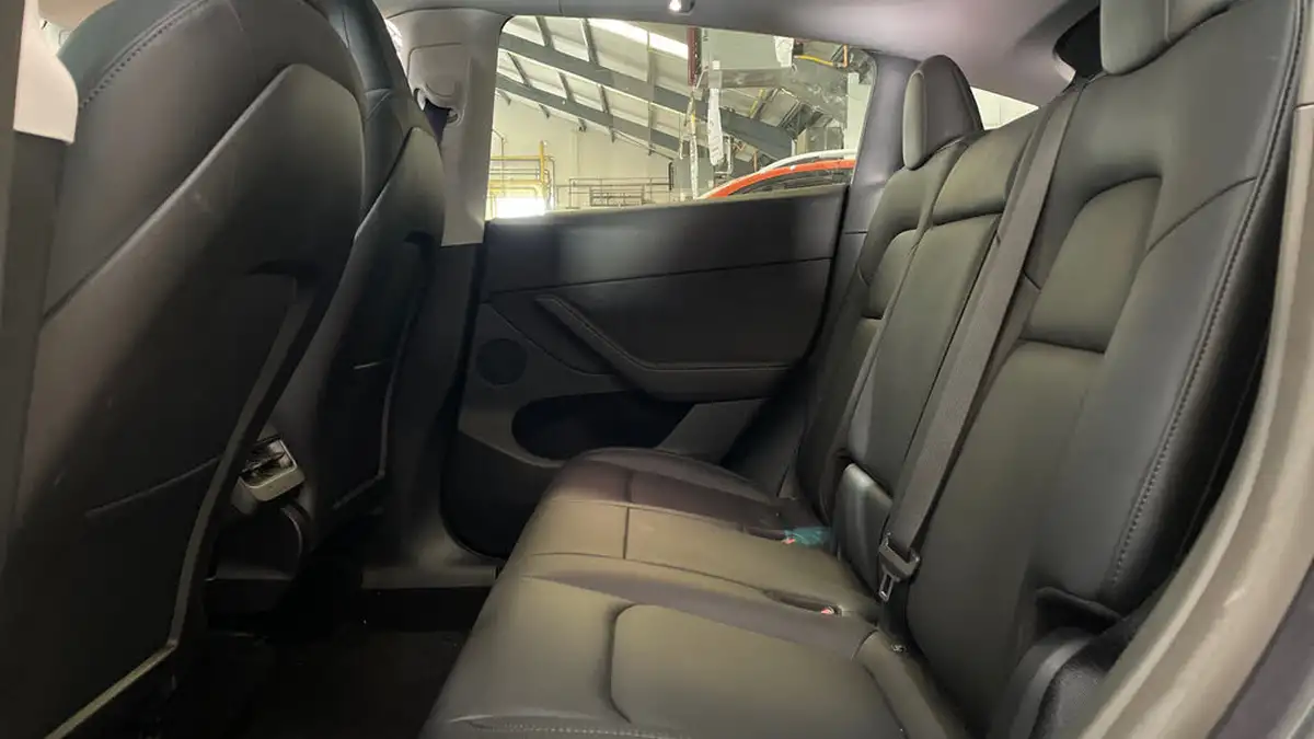2022-tesla-model-y-e-long-range-big-13
