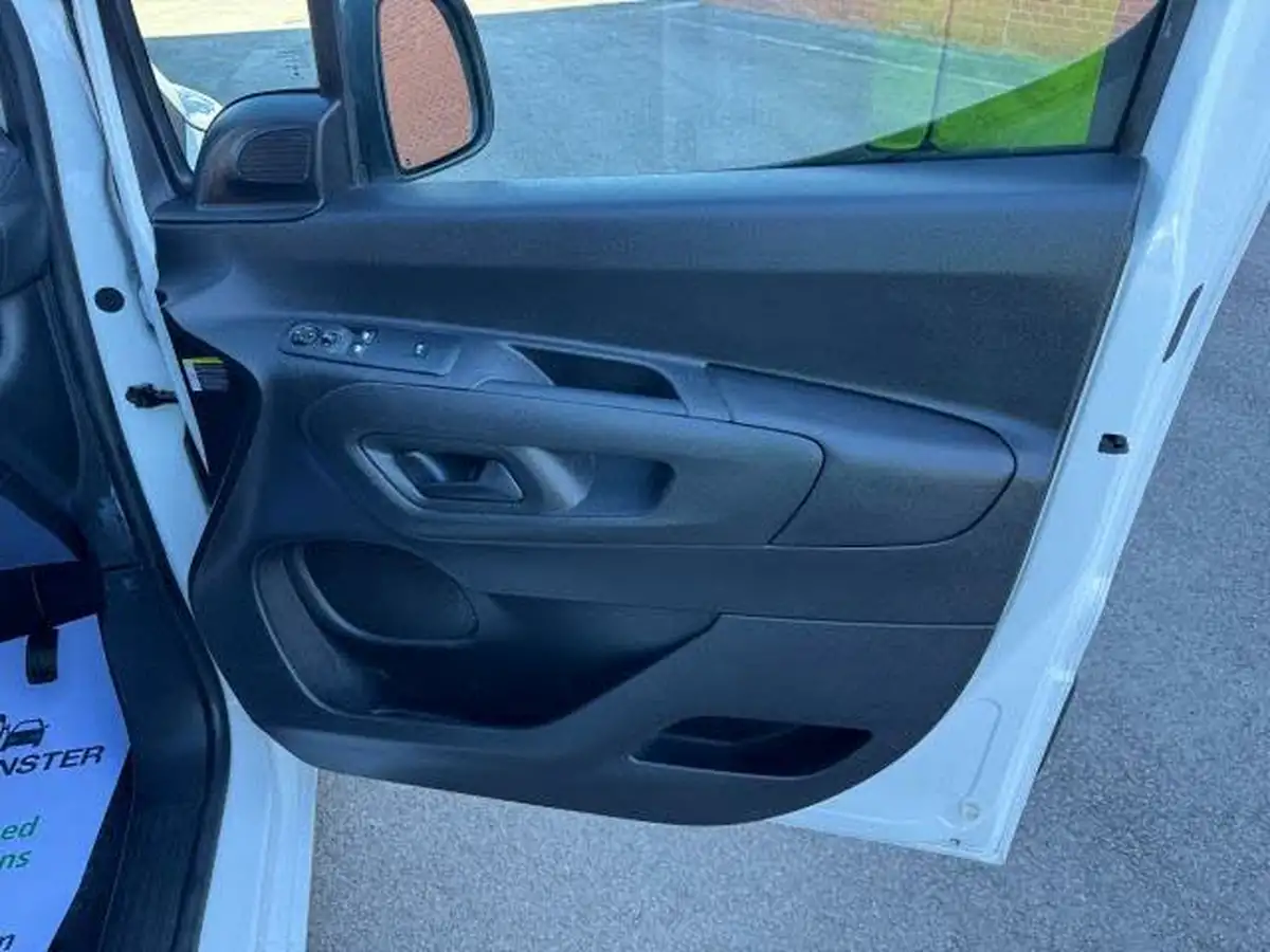 2021-peugeot-partner-15-bluehdi-1000-professional-100ps-eu6dt-panel-big-15