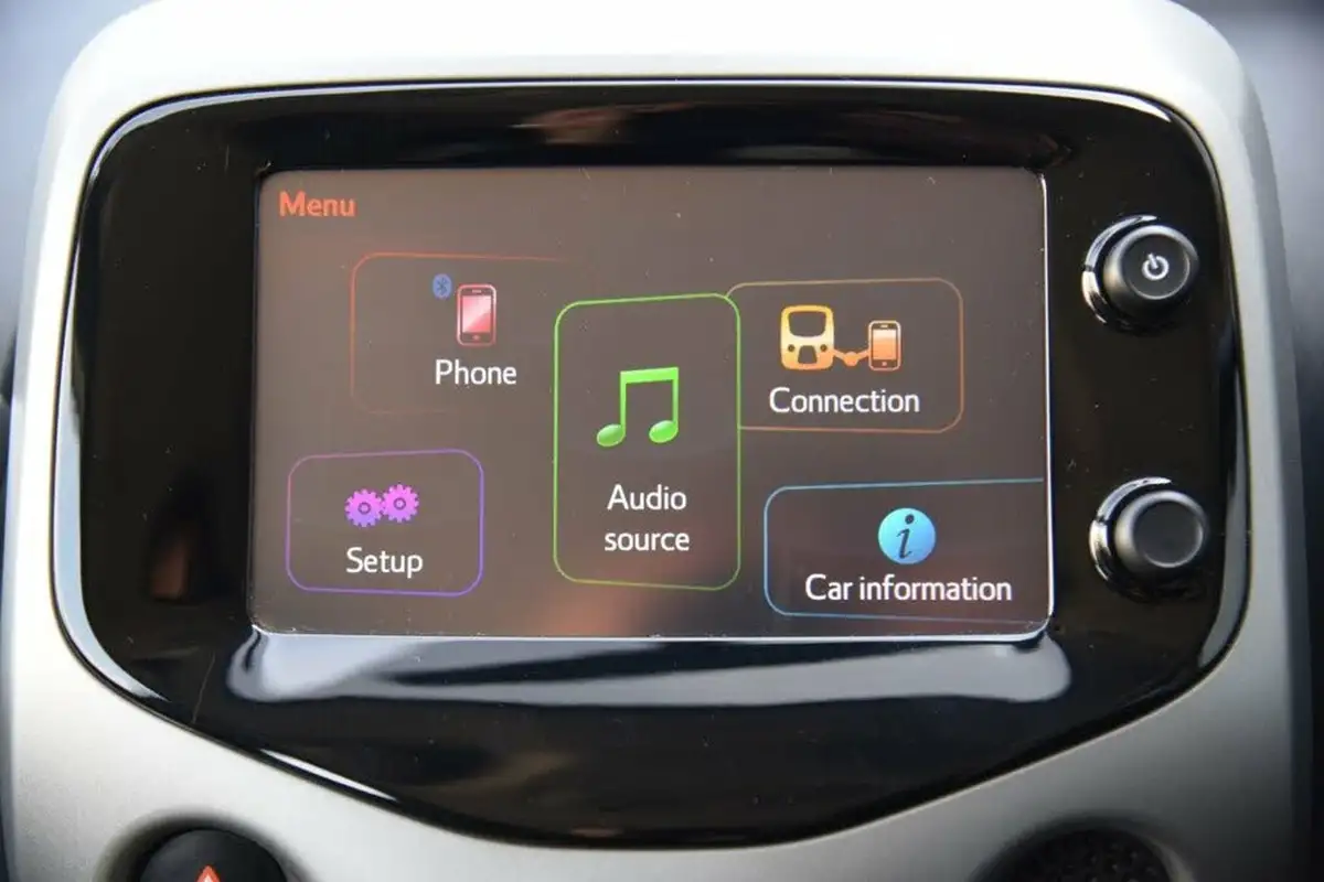 2018-toyota-aygo-10-vvt-i-x-play-71bhp-5d-big-37