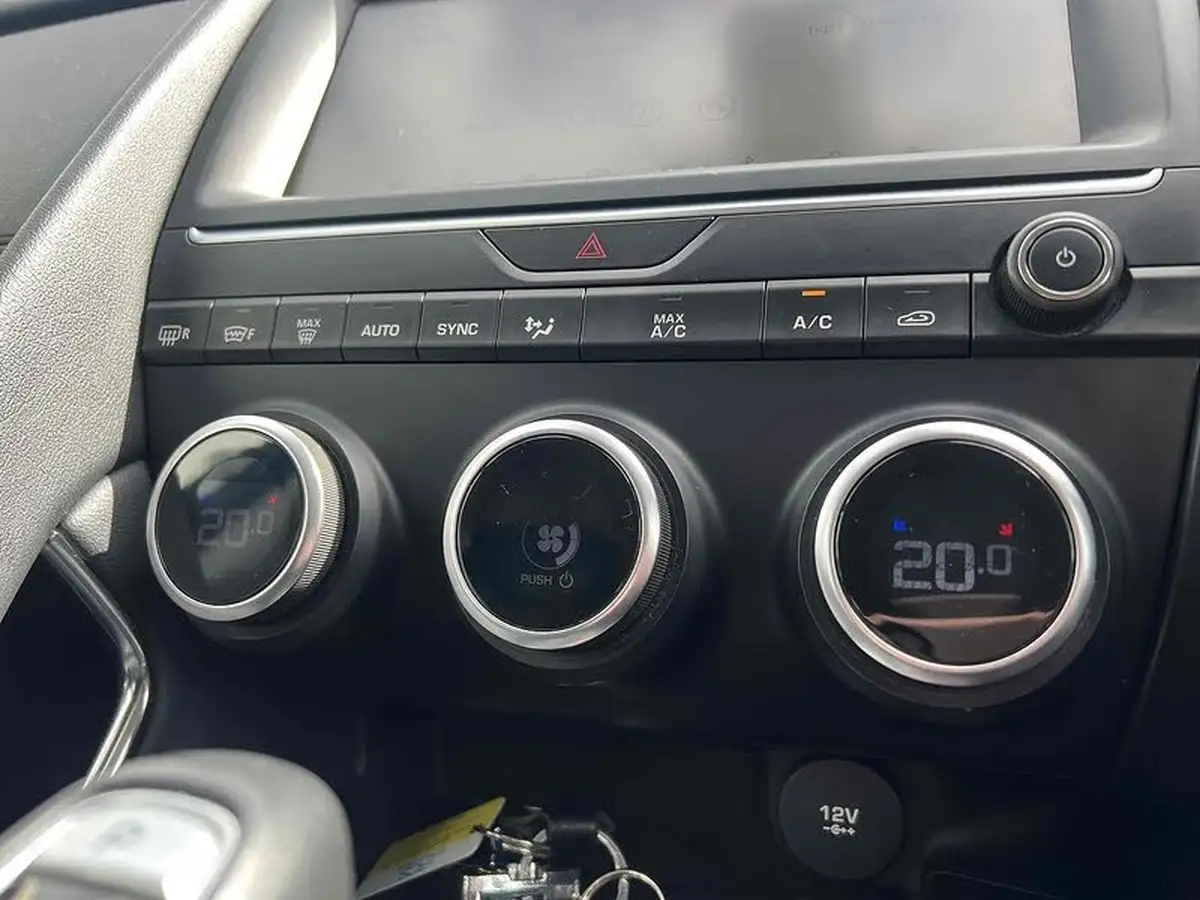 2018-jaguar-e-pace-20-i4-s-ss-big-57