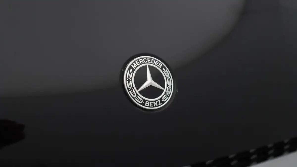 2021-mercedes-benz-glc-class-20d-glc220d-amg-line-station-wagon-5d-1950cc-4matic-plus-big-22