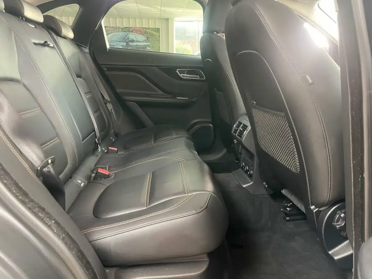 2017-jaguar-f-pace-20-i4d-prestige-180ps-ss-auto-big-21