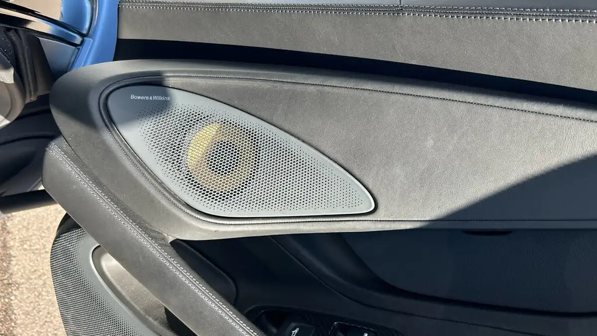 2019-mclaren-570s-38-coupe-big-16