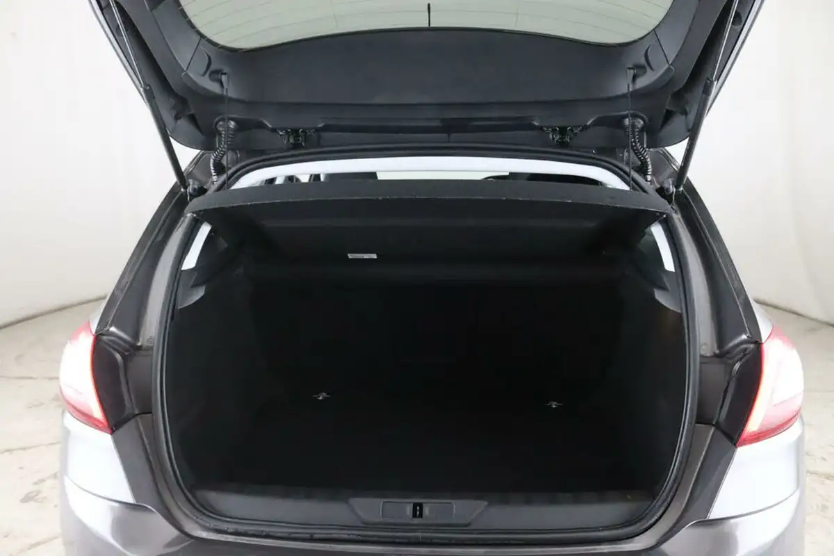 2019-peugeot-308-12-puretech-allure-130bhp-big-10