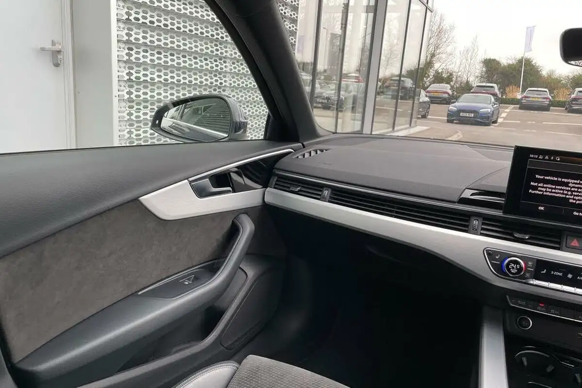 2021-audi-a4-avant-20-35-tdi-s-line-big-32