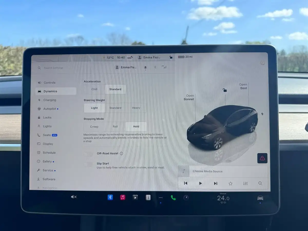 2022-tesla-model-y-e-long-range-big-18