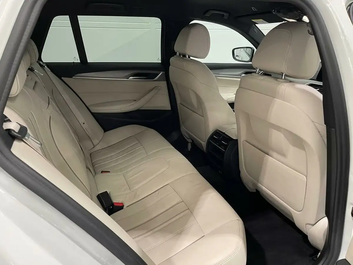 2019-bmw-5-series-big-34