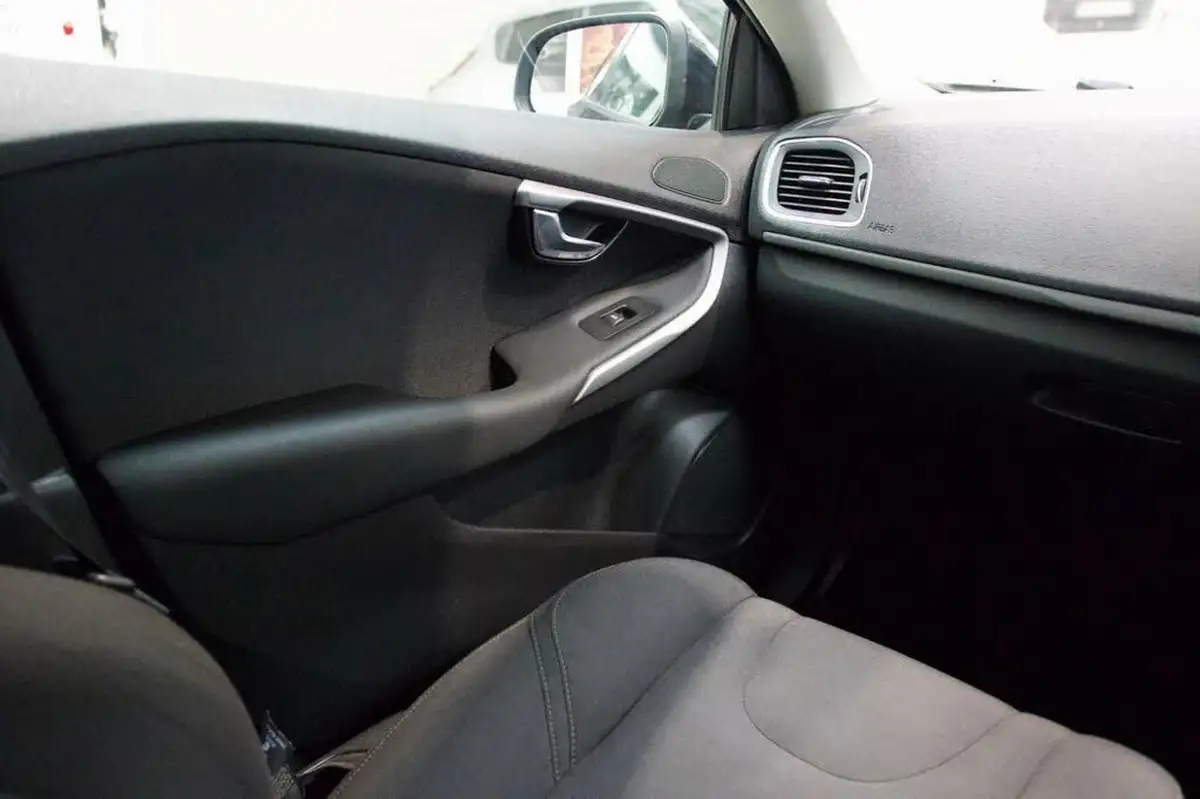 2015-volvo-v40-20td-d2-es-nav-geartronic-big-21