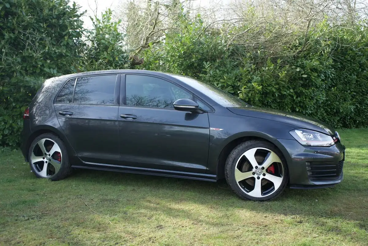 2016-volkswagen-golf-20-tsi-gti-220ps-hatchback-5d-big-22