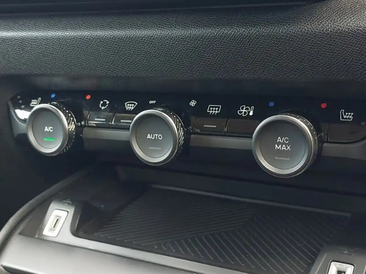 2022-citroen-c4-15bluehdi-c-series-edition-110ps-big-10