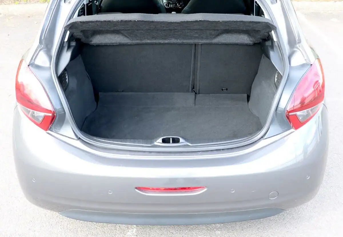 2019-peugeot-208-15-bluehdi-signature-big-9