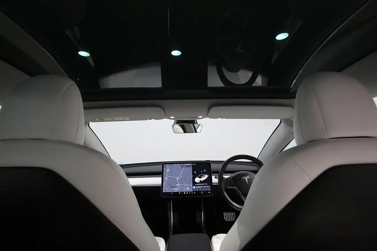 2020-tesla-model-3-e-performance-big-1