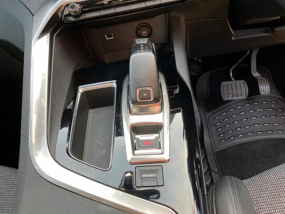 2020-peugeot-5008-suv-12-puretech-allure-eat8-big-16