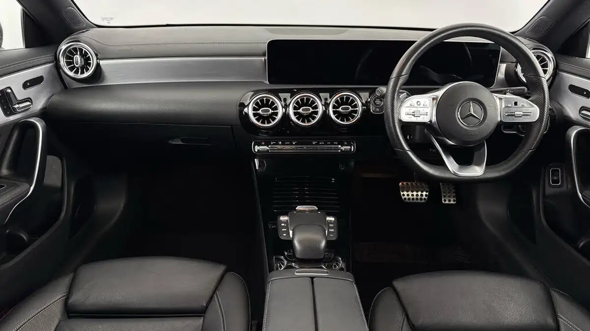 2020-mercedes-benz-cla-13-cla-180-amg-line-premium-plus-coupe-4d-big-10