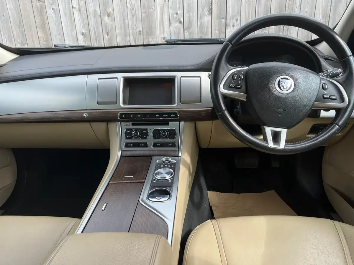 2011-jaguar-xf-22td-luxury-big-11