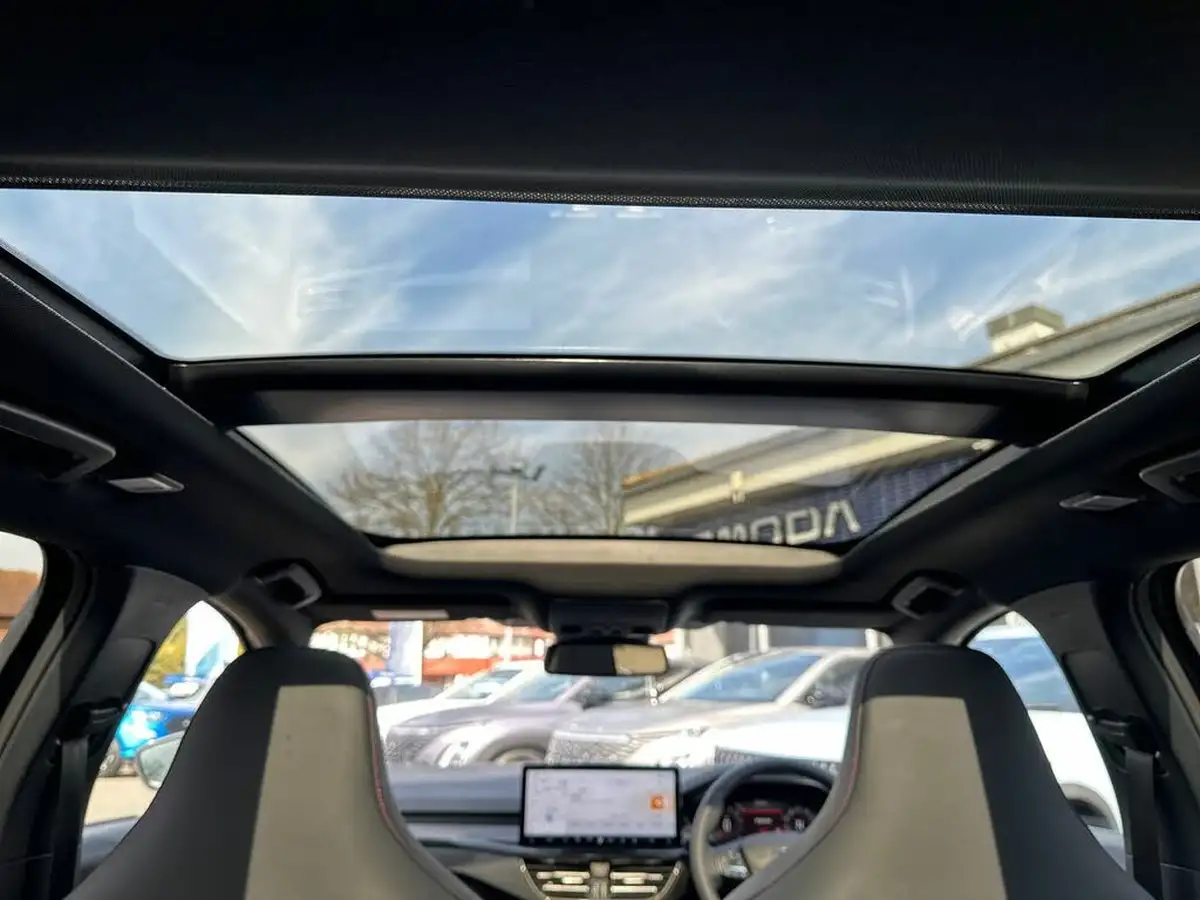 2023-ford-focus-23t-st-hatchback-big-35