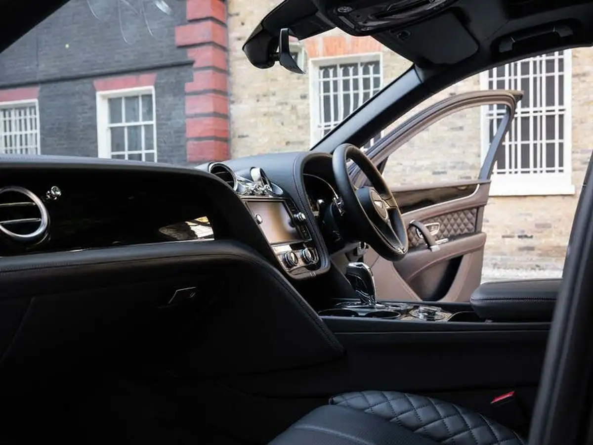 2019-bentley-bentayga-40-v8-big-11