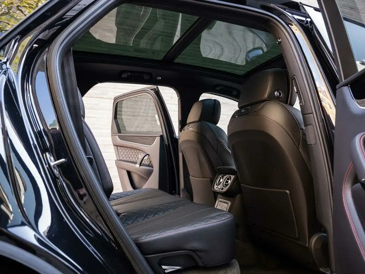 2019-bentley-bentayga-40-v8-big-35
