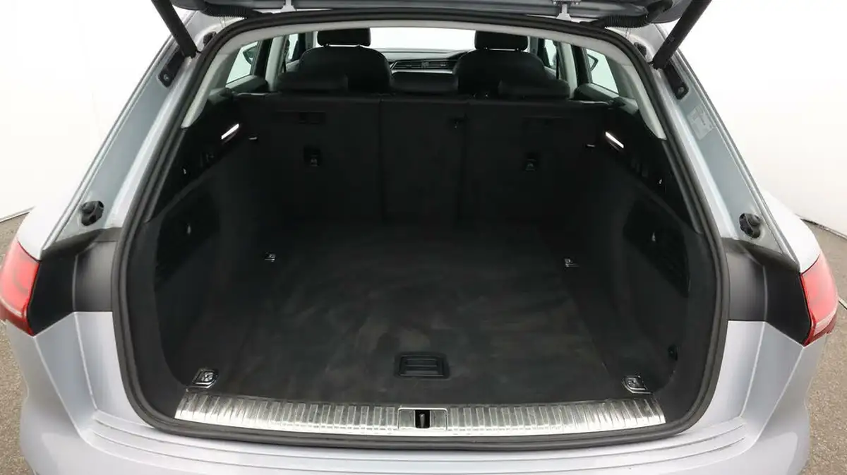 2022-audi-e-tron-55e-technik-station-wagon-big-17