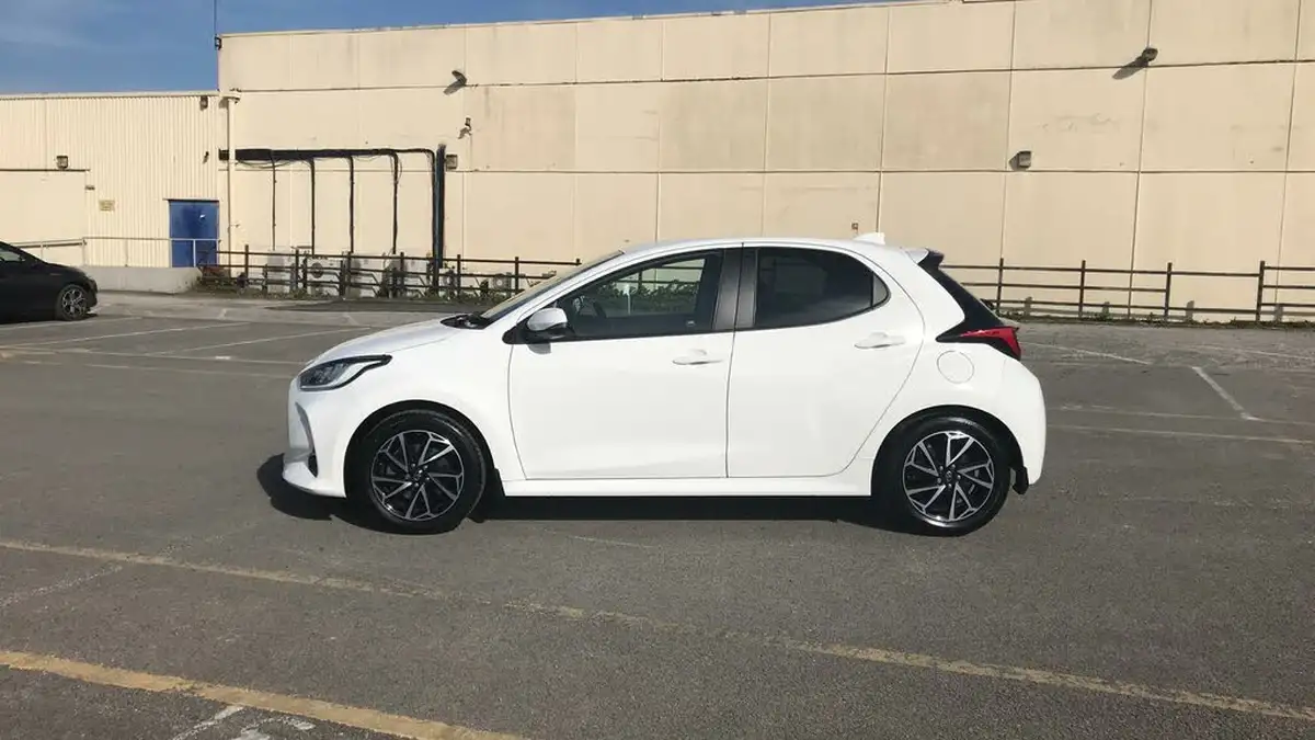 2022-toyota-yaris-15-vvt-i-design-big-16