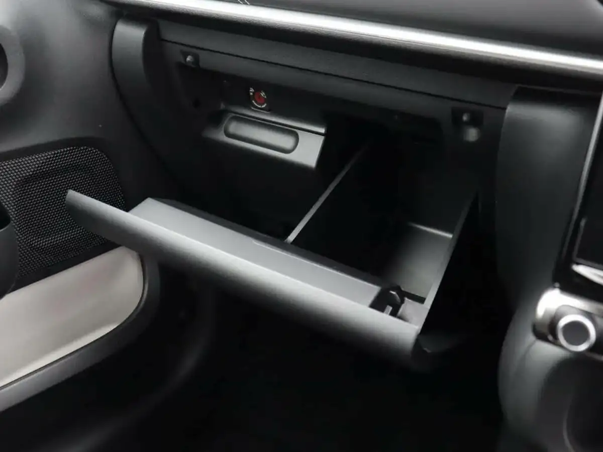 2023-citroen-c3-12-puretech-c-series-edition-110ps-ss-eat6-big-44