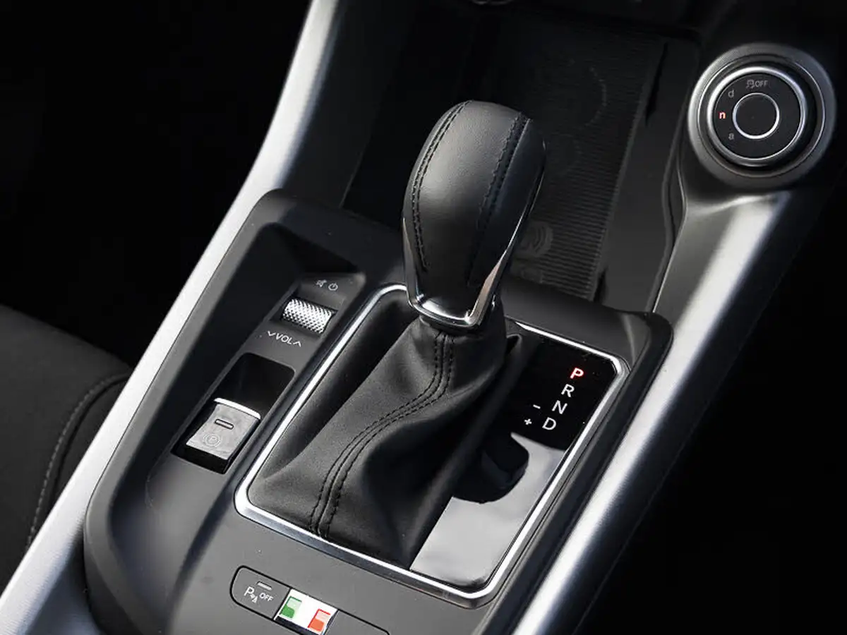 2025-alfa-romeo-tonale-15-sprint-big-17