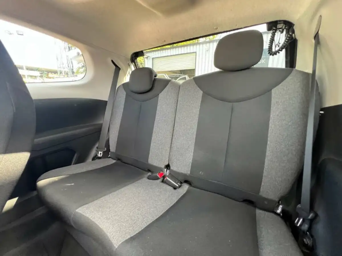 2015-citroen-c1-12-puretech-airscape-flair-3d-big-18
