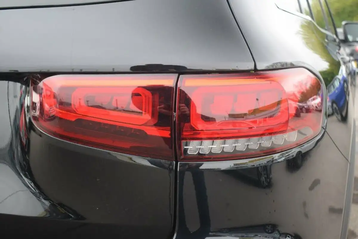 2020-mercedes-benz-glb-class-13-glb200-sport-big-17
