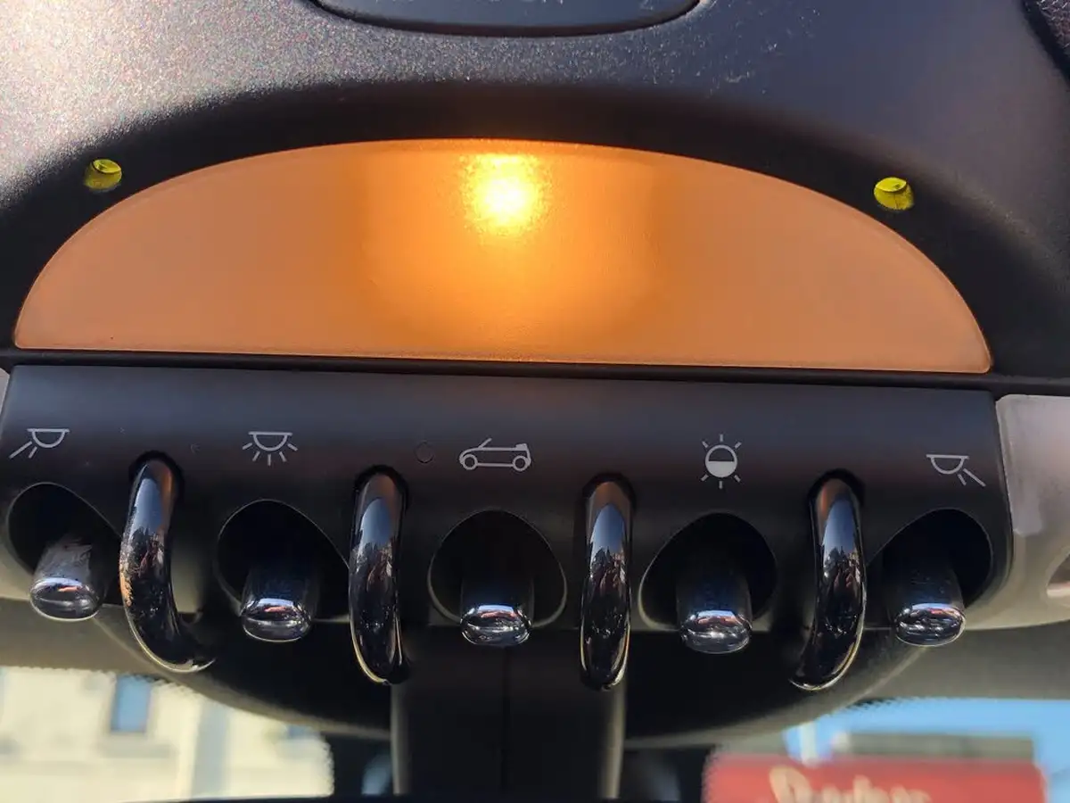 2011-mini-cooper-16-cooper-122bhp-convertible-2d-big-16