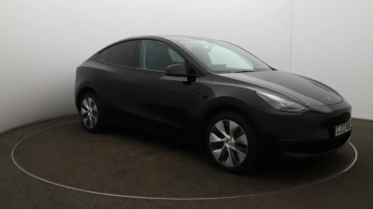 2022-tesla-model-y-e-long-range-big-1